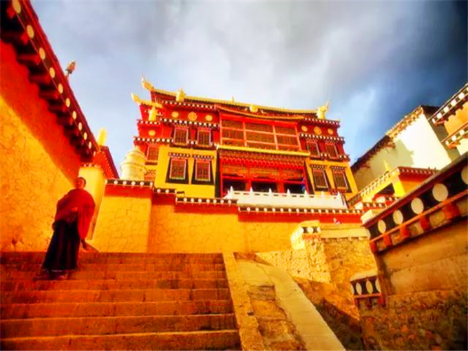云南旅游香格里拉好玩的地方有哪些 噶丹松赞林寺