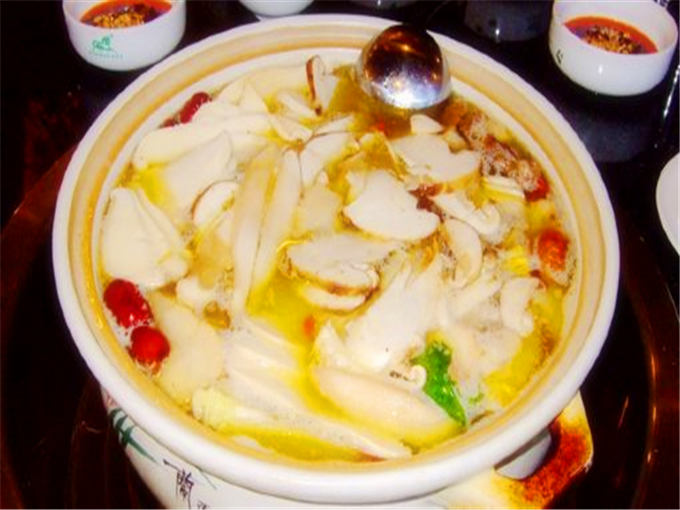 云南旅游云南特色美食是什么 菌火锅
