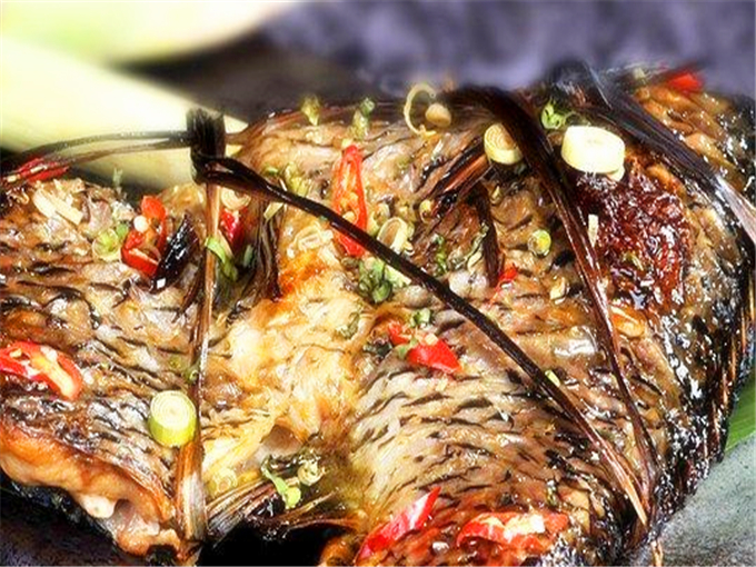 西双版纳景洪的美食推荐 香茅草烤鱼
