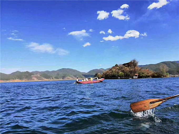 丽江泸沽湖一日游跟团多少钱—泸沽湖旅游景点图片