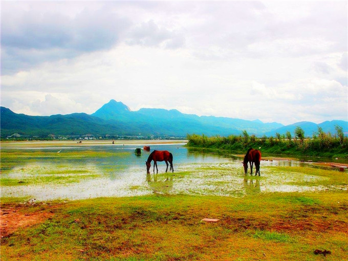 丽江香格里拉泸沽湖八日游景点：属都湖