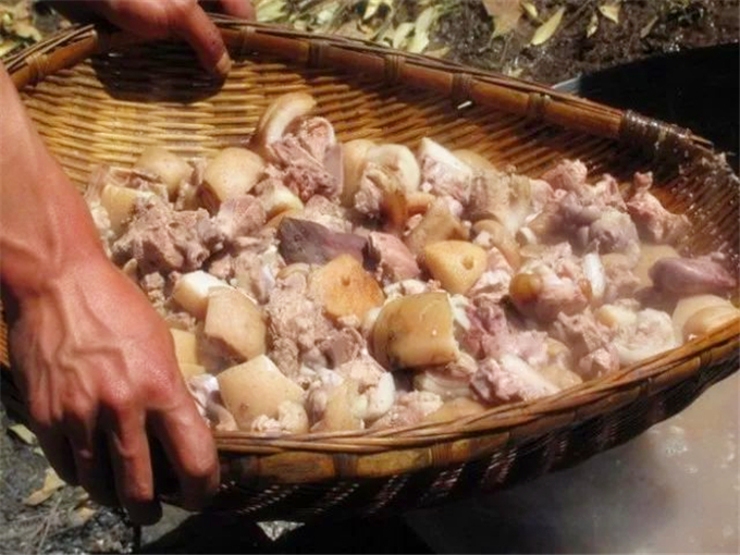 云南丽江泸沽湖旅游攻略美食小吃坨坨肉