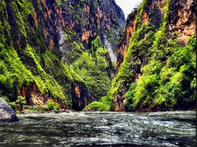 云南香格里拉旅游攻略景点香格里拉大峡谷