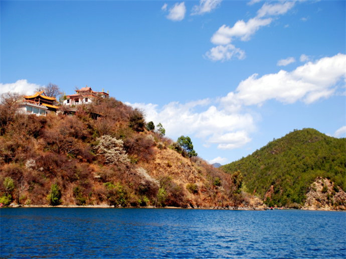 云南旅游香格里拉好玩还是泸沽湖好玩